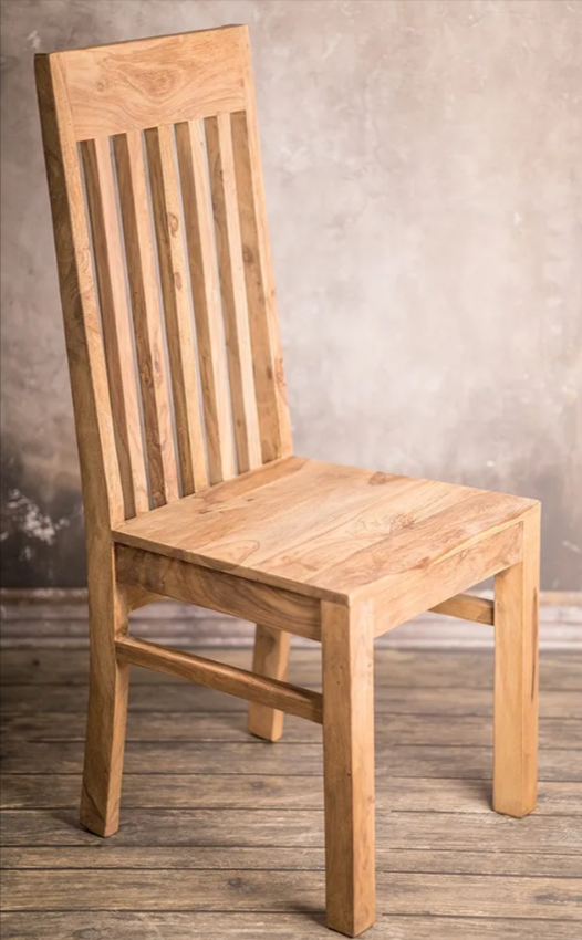 Jak dbać o krzesła drewniane? 3 proste sposoby na zachowanie wyglądu i trwałości drewnianych mebli